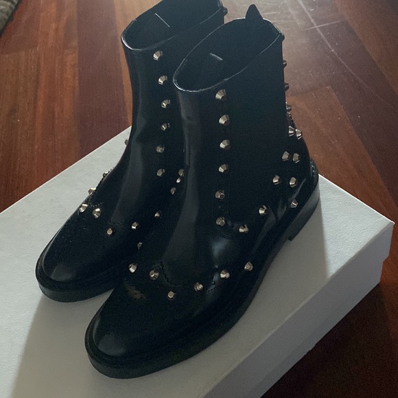Balenciaga Studded Leather Chelsea Boot - Picture 4 of 4